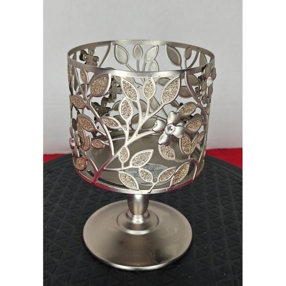 Bath‎ & Body Works Dogwood Flower & Gems Pedestal 3 Wick Candle Holder - Picture 3 of 10